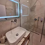 Virginia * Sarandë